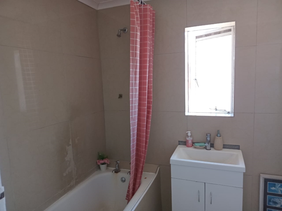  Bedroom Property for Sale in Strandfontein Village Western Cape